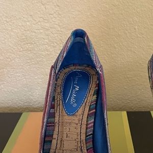 Multi-colored size 6 woman’s shoe. 4” heel.